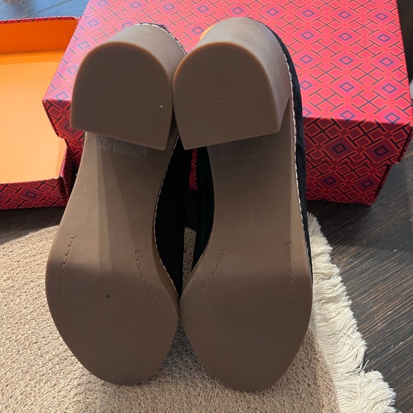 Tory Burch black suede Hilary heeled bootie - Picture 6 of 9